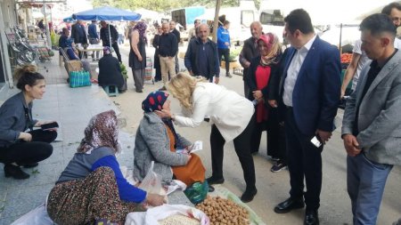 Cesur, her gittiği yerde coşkuyla ve çiçeklerle karşılandı