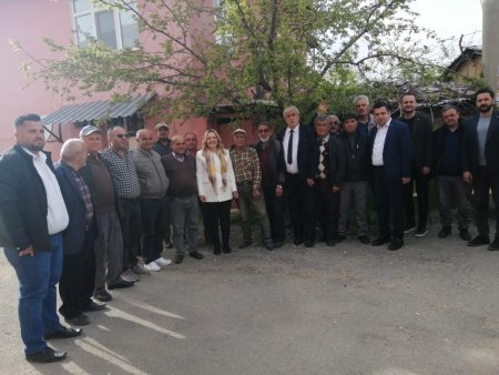 Cesur, her gittiği yerde coşkuyla ve çiçeklerle karşılandı