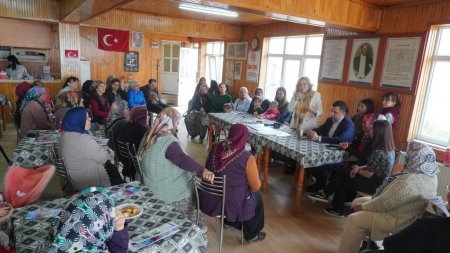 Cesur, her gittiği yerde coşkuyla ve çiçeklerle karşılandı