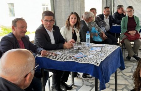 CHP Milletvekili adayları Şarkikaraağaç'ta 