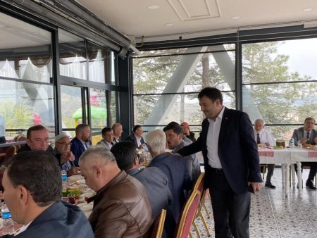 AK Parti'nin adayları muhtarlarla buluştu
