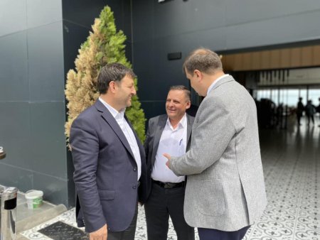 AK Parti'nin adayları muhtarlarla buluştu