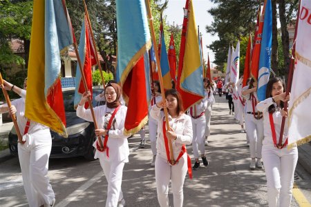 Gençlik Haftası coşkuyla başladı