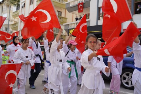 Gençlik Haftası coşkuyla başladı