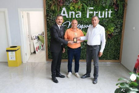 2022 yılı Tescil İşlem Hacminde dereceye giren üyelere plaketleri verildi