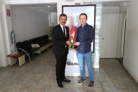2022 yılı Tescil İşlem Hacminde dereceye giren üyelere plaketleri verildi
