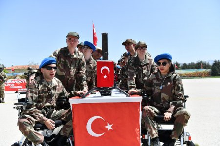 Askerlik Heyecanı Yaşayan Özel Gençlerimiz Törenle Yemin Etti