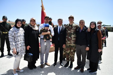 Askerlik Heyecanı Yaşayan Özel Gençlerimiz Törenle Yemin Etti
