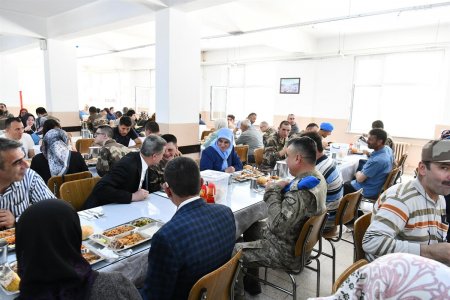 Askerlik Heyecanı Yaşayan Özel Gençlerimiz Törenle Yemin Etti