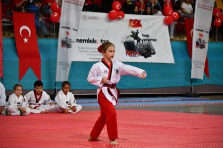 19 Mayıs Atatürk'ü Anma, Gençlik ve Spor Bayramı Coşkuyla Kutlandı