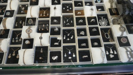 Gümüş Dünyası kişiye özel tasarımlarıyla hizmete devam ediyor