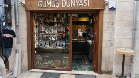 Gümüş Dünyası kişiye özel tasarımlarıyla hizmete devam ediyor