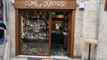Gümüş Dünyası kişiye özel tasarımlarıyla hizmete devam ediyor