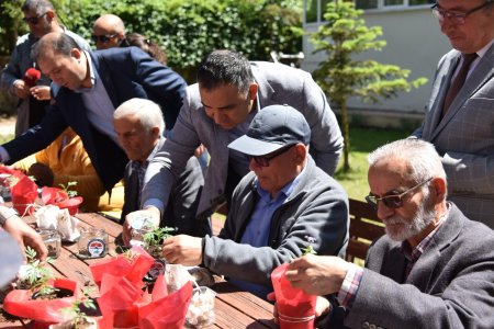 Huzurevi sakinleri ile gençler buluştu
