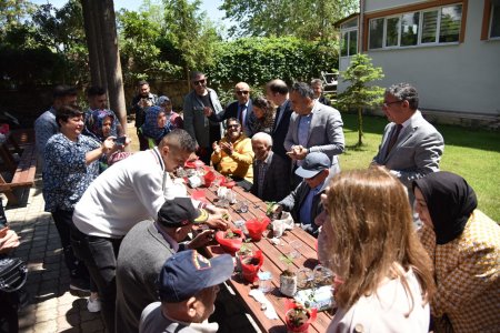 Huzurevi sakinleri ile gençler buluştu