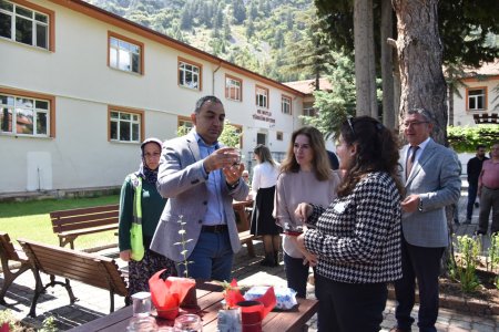 Huzurevi sakinleri ile gençler buluştu