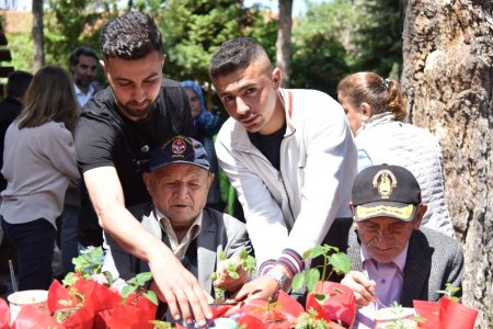 Huzurevi sakinleri ile gençler buluştu