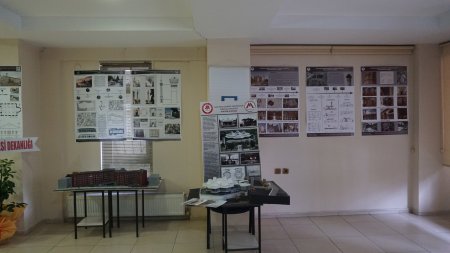 Depremde zarar gören tarihi yapılar sergilendi
