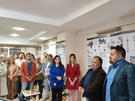 Depremde zarar gören tarihi yapılar sergilendi