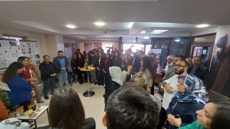 Depremde zarar gören tarihi yapılar sergilendi