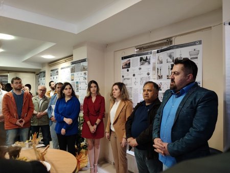 Depremde zarar gören tarihi yapılar sergilendi