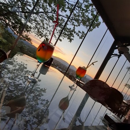 Şehrin terası olan Teras Kafe, müşterilerine bekliyor