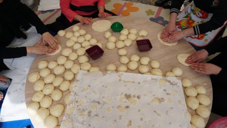 Okul yararı için kermes düzenlendi