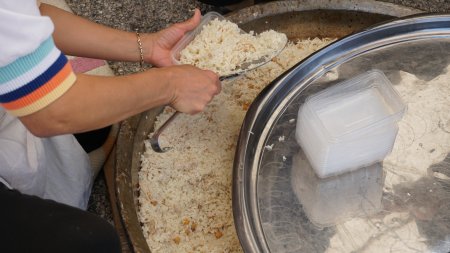 Okul yararı için kermes düzenlendi