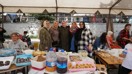 Okul yararı için kermes düzenlendi