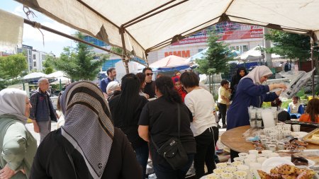Okul yararı için kermes düzenlendi