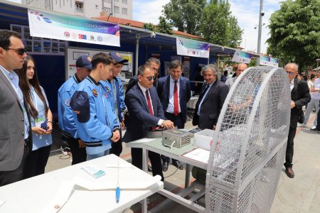 Öğrenciler projeleri ile yeteneklerini sergiledi