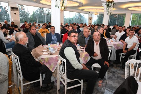 Deprem bölgesinde çalışan gönüllülerle bir araya geldiler