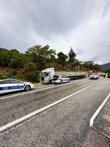 Dereboğazı'nda kafa kafaya çarpıştılar