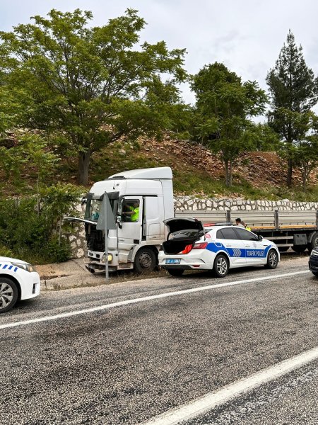 Dereboğazı'nda kafa kafaya çarpıştılar