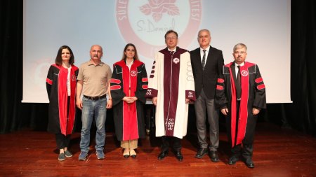 SDÜ Ödül ve Akademik Biniş Giyme Töreni düzenledi
