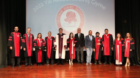 SDÜ Ödül ve Akademik Biniş Giyme Töreni düzenledi