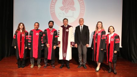 SDÜ Ödül ve Akademik Biniş Giyme Töreni düzenledi