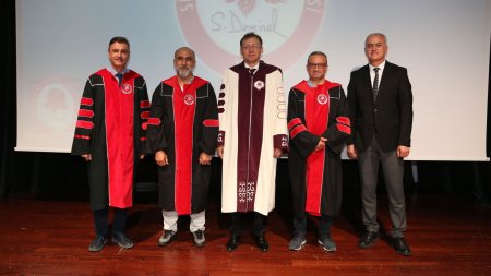 SDÜ Ödül ve Akademik Biniş Giyme Töreni düzenledi