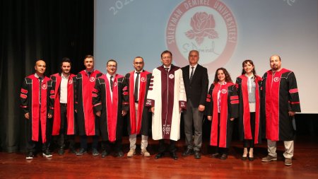 SDÜ Ödül ve Akademik Biniş Giyme Töreni düzenledi