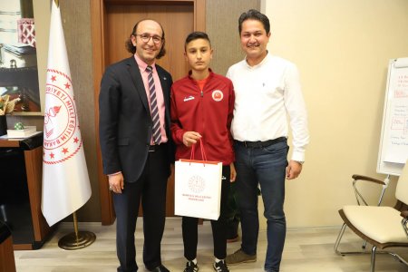 Dereceye giren öğrencilere ödülleri verildi