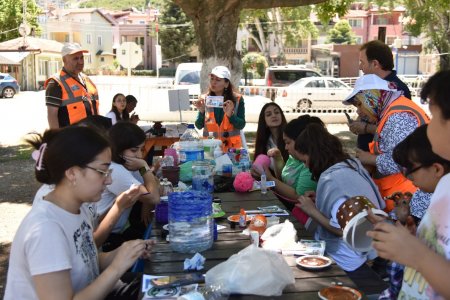 Öğrenciler atık malzemelerden tasarım yaptılar