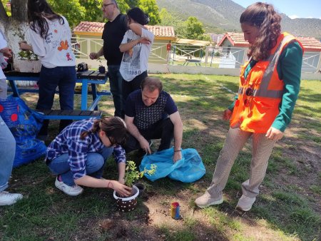 Öğrenciler atık malzemelerden tasarım yaptılar