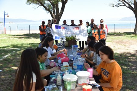 Öğrenciler atık malzemelerden tasarım yaptılar