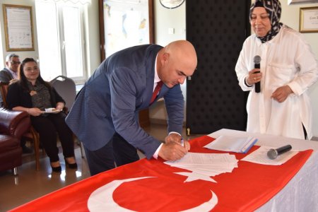 Memuriyete geçerek yemin ettiler
