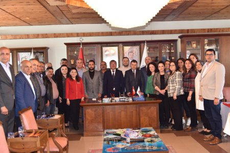 Memuriyete geçerek yemin ettiler