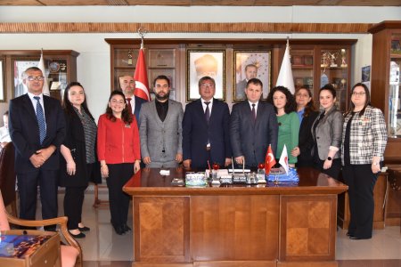 Memuriyete geçerek yemin ettiler