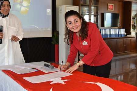 Memuriyete geçerek yemin ettiler