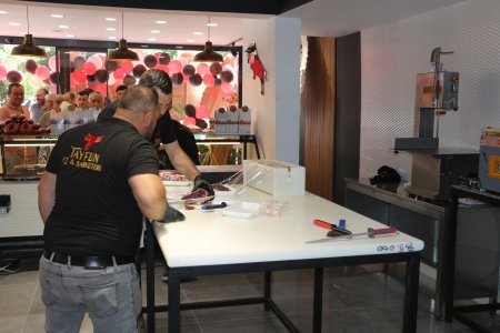 Tayfun Et Şarküteri açıldı