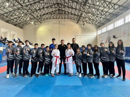 Kız ve erkek karate takımları yarı finale çıkmayı başardı