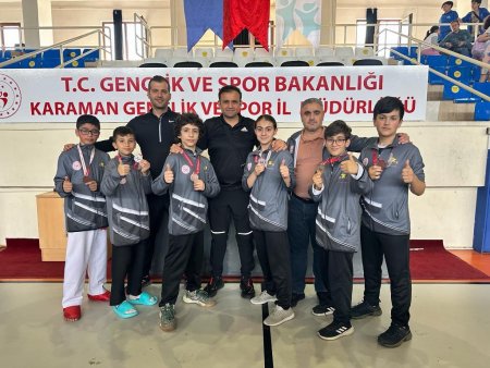 Kız ve erkek karate takımları yarı finale çıkmayı başardı